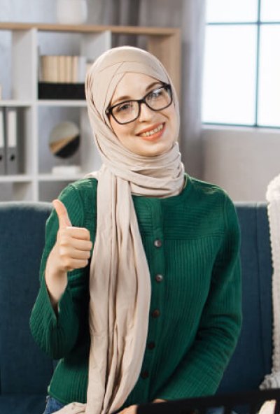 portrait-of-muslim-girl-in-hijab-playing-piano-2022-07-06-17-53-04-utc.jpg